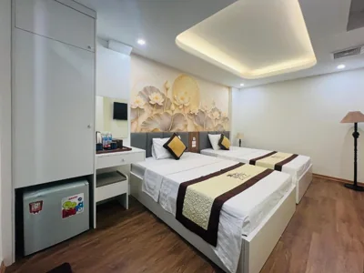 Vierbettzimmer mit eigenem Bad — Art Hotel Ha Noi